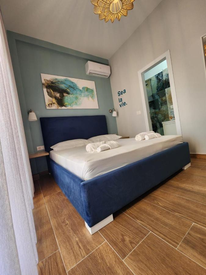 Memories Apartments Sarande Bagian luar foto