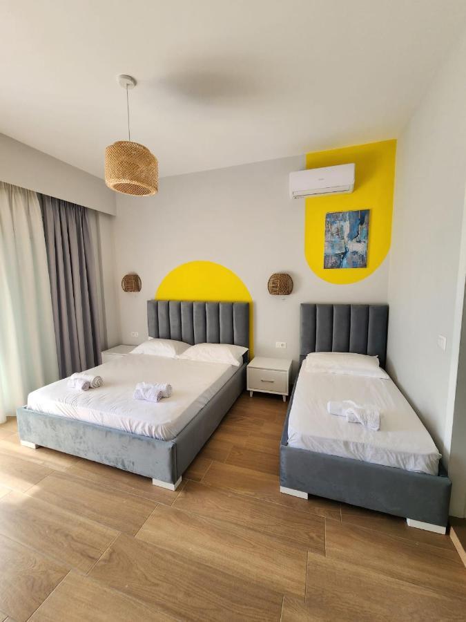 Memories Apartments Sarande Bagian luar foto