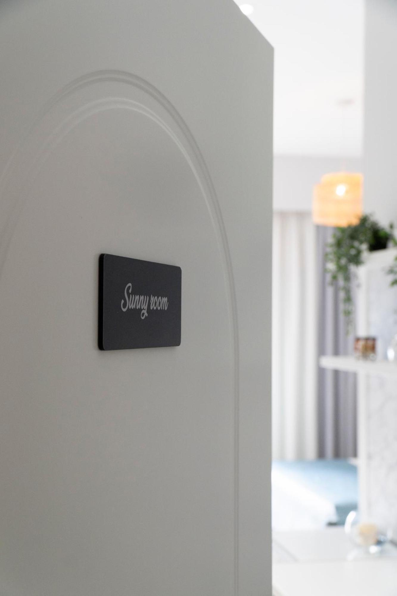 Memories Apartments Sarande Bagian luar foto