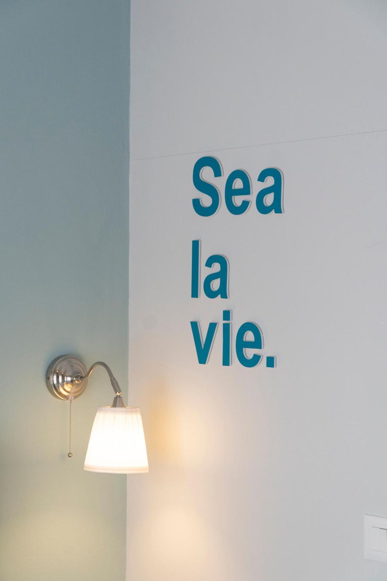 Memories Apartments Sarande Bagian luar foto