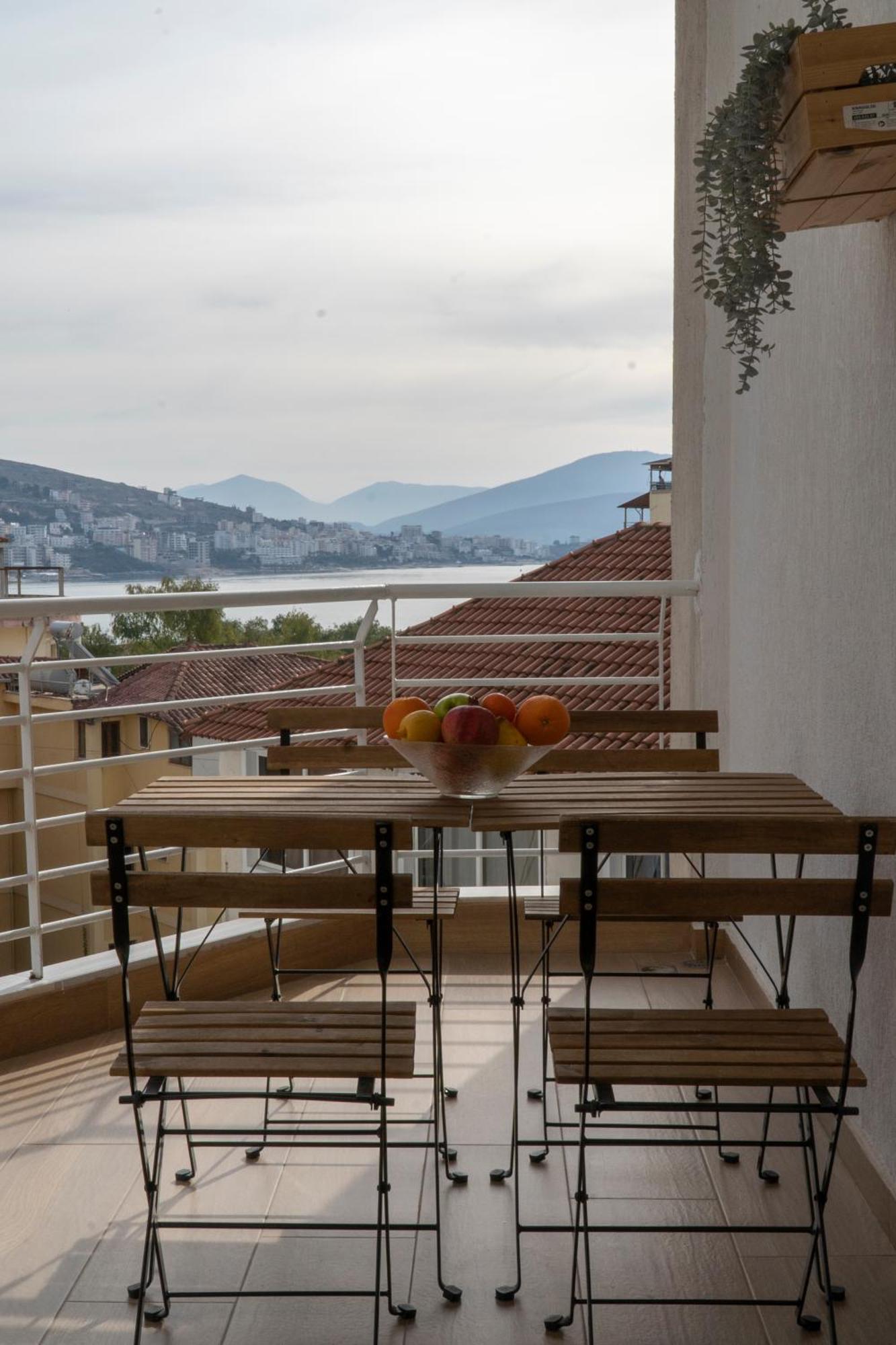 Memories Apartments Sarande Bagian luar foto