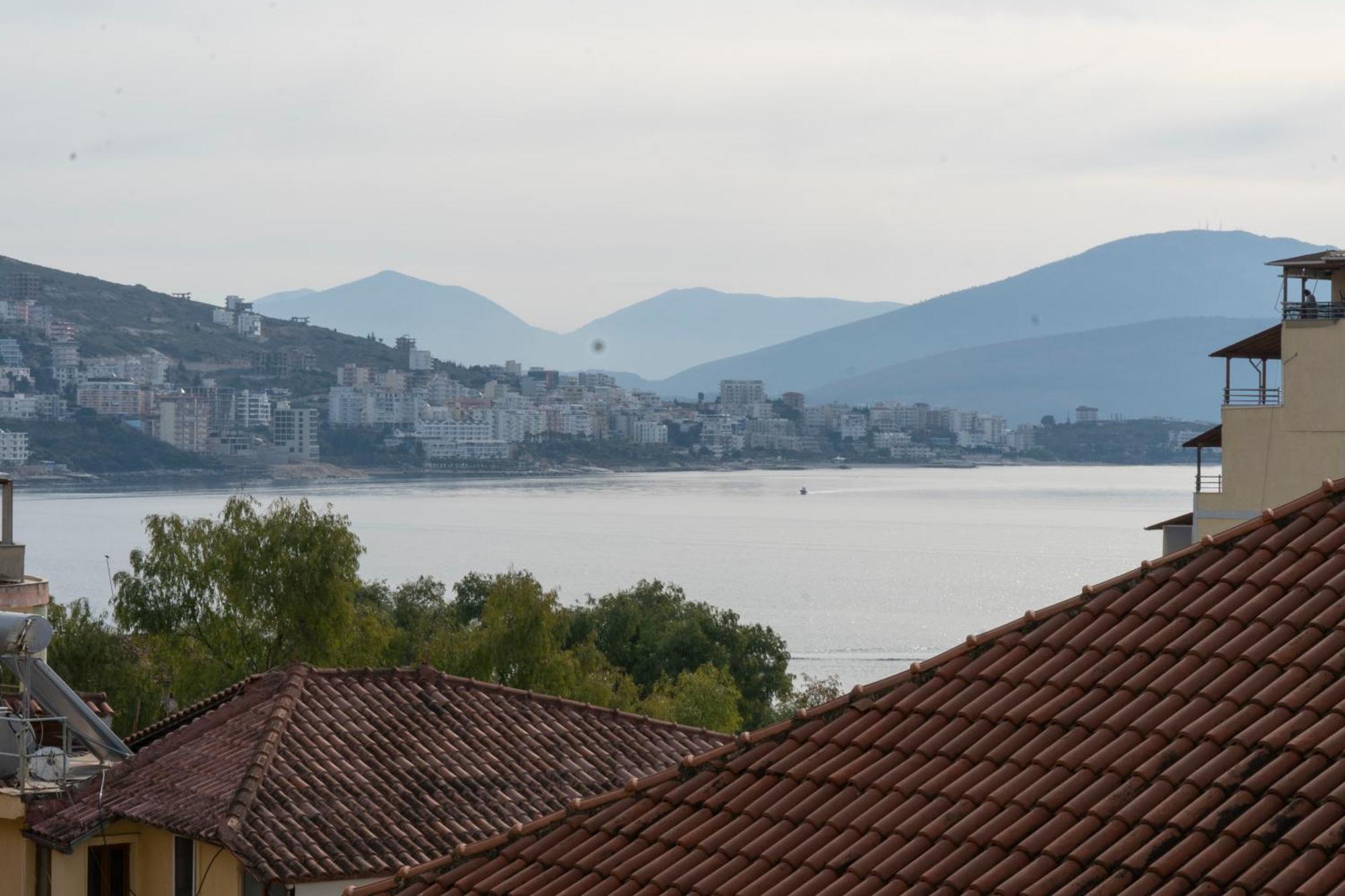 Memories Apartments Sarande Bagian luar foto
