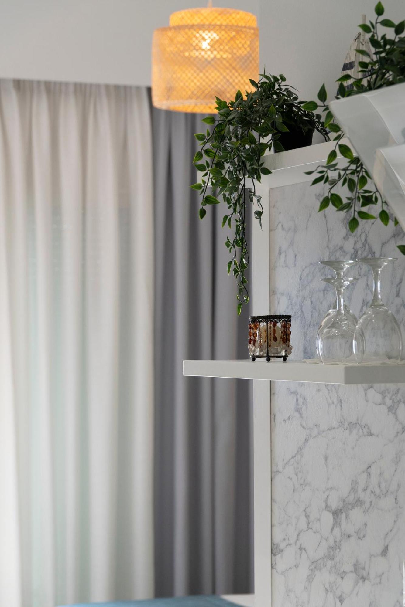Memories Apartments Sarande Bagian luar foto