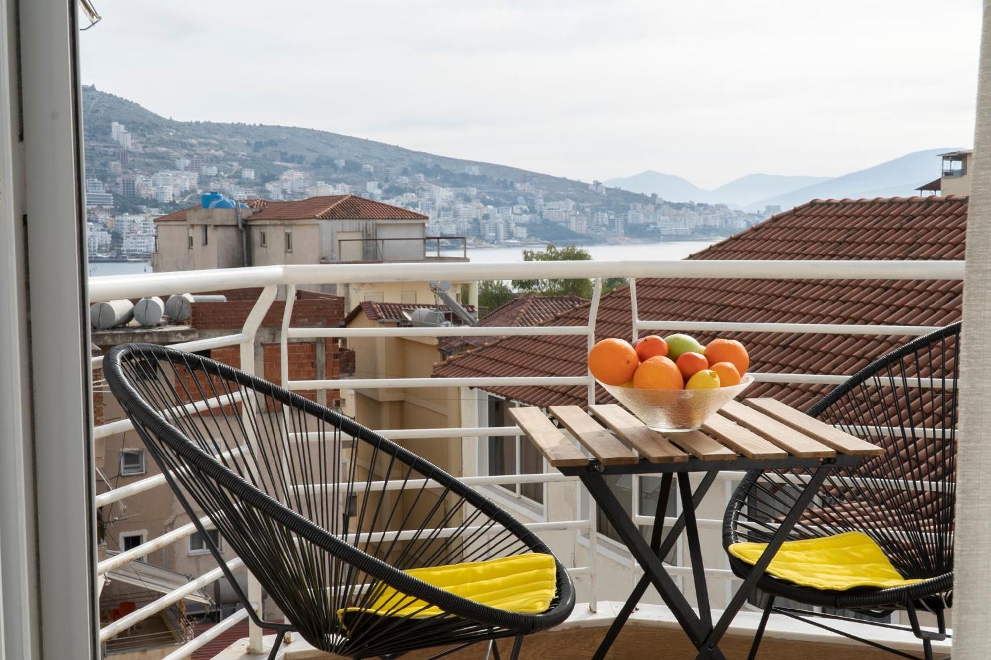 Memories Apartments Sarande Bagian luar foto
