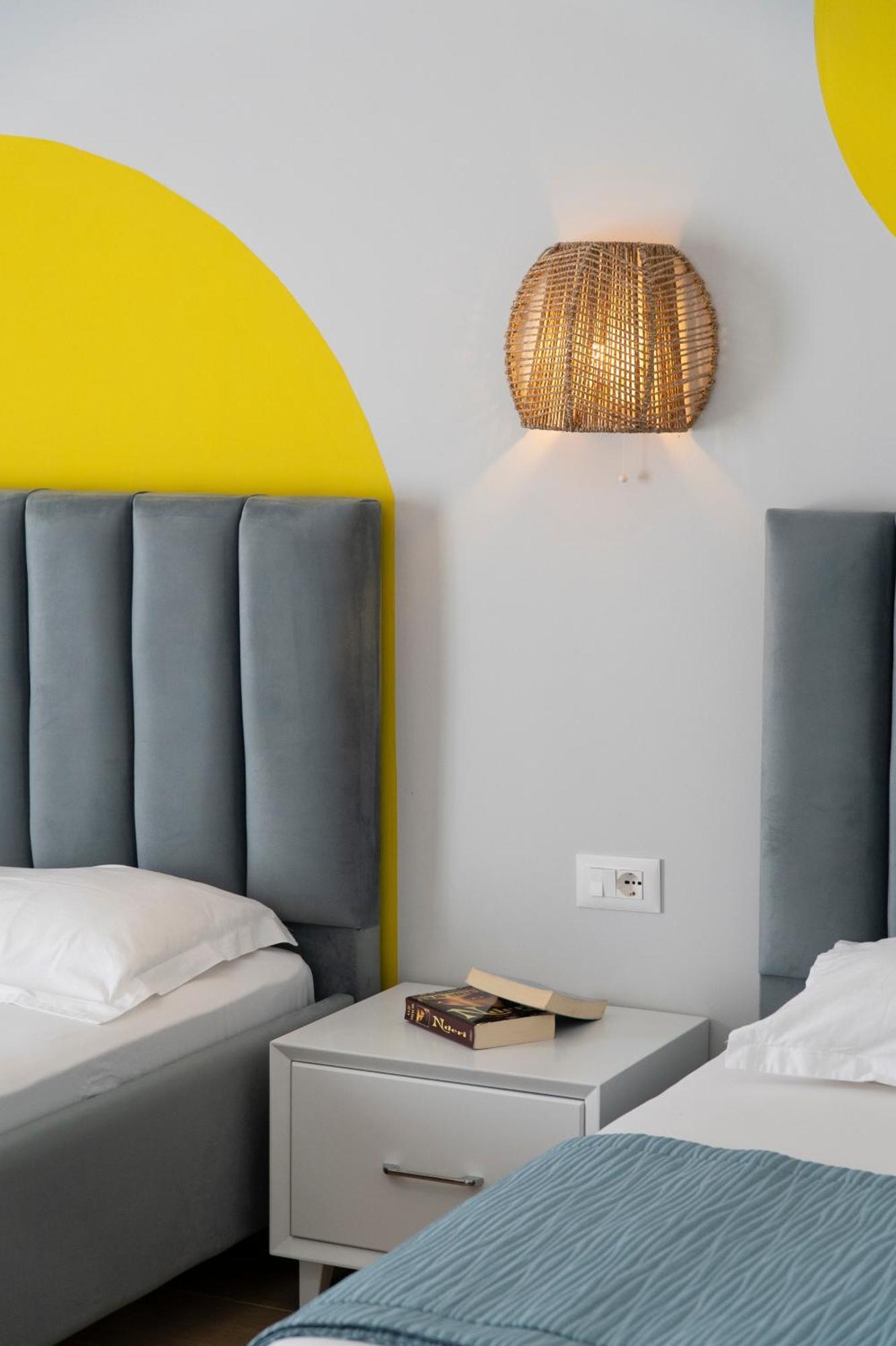 Memories Apartments Sarande Bagian luar foto